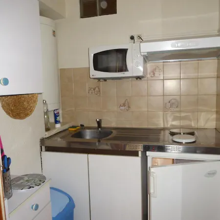 Apartment N°2 Avec Terrasse, Agreable, Bien Situe